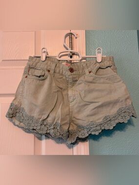 Refuge light mint Lace-Hem Women's Shorts